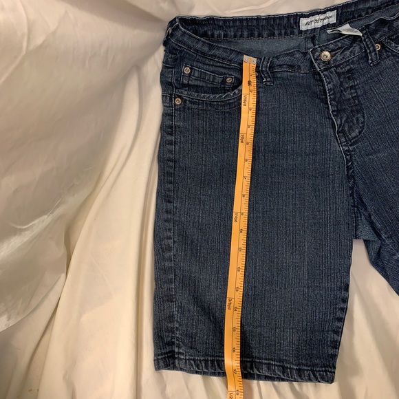 Hot Bottoms Jean Shorts with Stretch Size: 16 - Picture 5 of 7